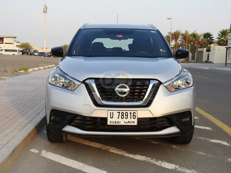 Silver Nissan Kicks 2018 in Dubai 4